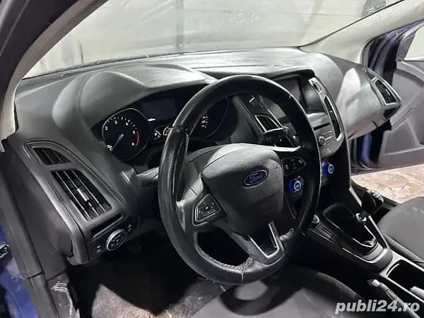 Second-hand Ford Focus 120 CP (88 kW) 2017 Albastru Hatchback