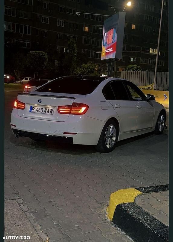 Second-hand BMW 320 Efficient Dynamics 163 CP (119 kW) 2014 Culoarealb Berlinǎ