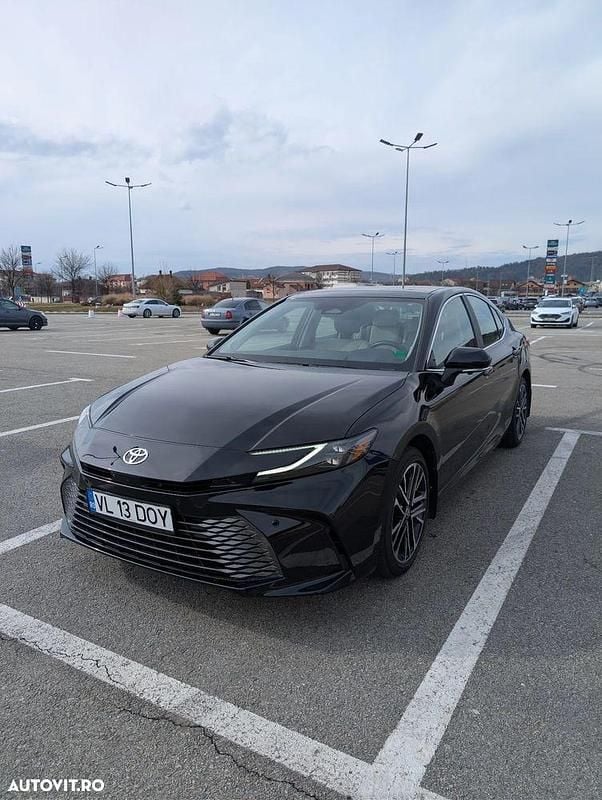 Second-hand Toyota Camry 218 CP (160 kW) 2025 Culoarenegru Berlinǎ