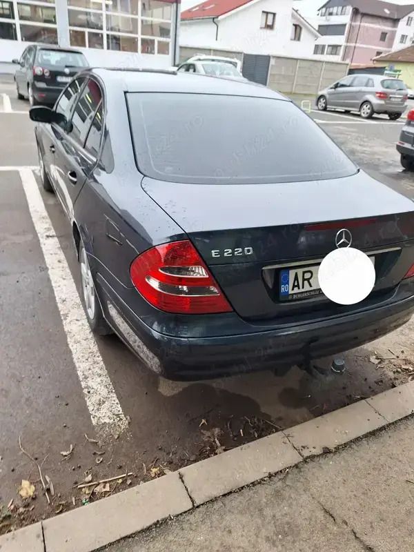 Utilizat 2005 Mercedes 220 Berlinǎ | 3.500 EUR - Imagine 1/4