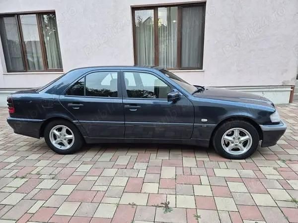 Utilizat 2000 Mercedes 220 Berlinǎ | 1.750 EUR - Imagine 1/4