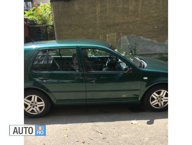 Second-hand VW Golf IV 105 CP (77 kW) 2002 Verde Berlinǎ