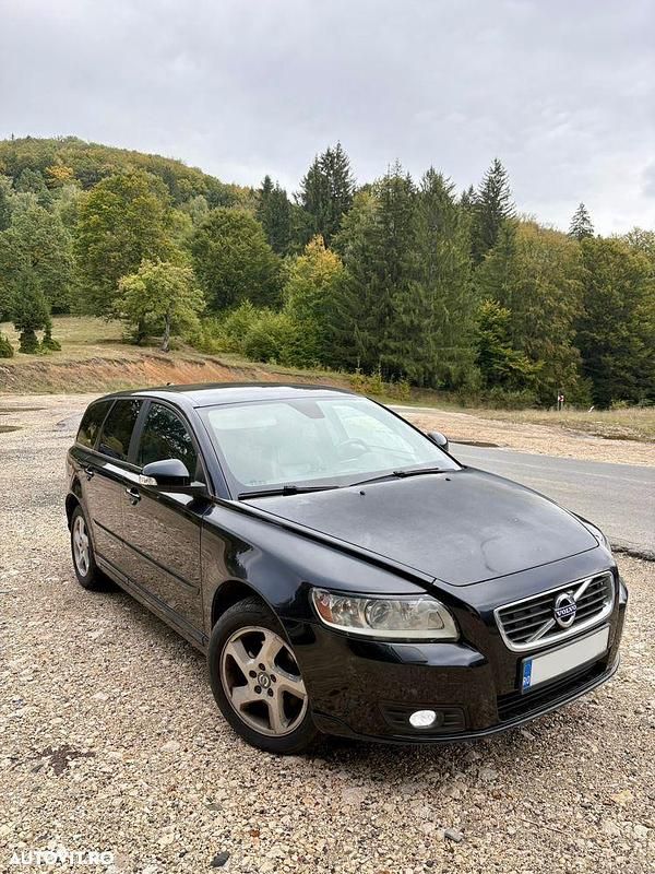 Culoarenegru Utilizat 2012 Volvo V50 Break | 4.700 EUR (Puțin scump) - Imagine 1/4
