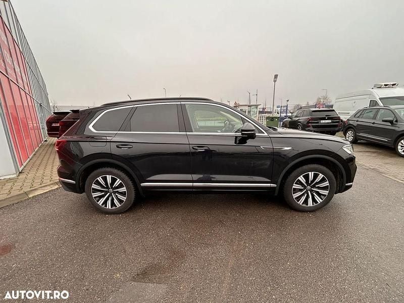 Second-hand VW Touareg Atmosphere 340 CP (250 kW) 2021 Culoarenegru SUV