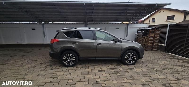 Culoaremaro Second-hand 2014 Toyota RAV4 Luxury SUV | 12.900 EUR (Preț OK) - Imagine 1/4