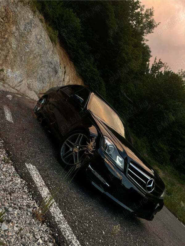 Negru Utilizat 2014 Mercedes C250 Berlinǎ | 9.999 EUR (Preț bun) - Imagine 1/4