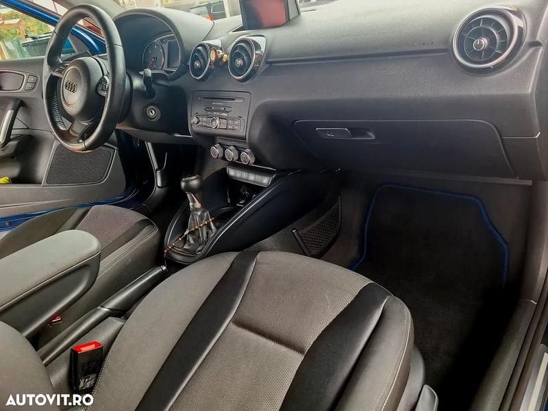 Second-hand Audi A1 105 CP (77 kW) 2011 Culoarealbastru Hatchback