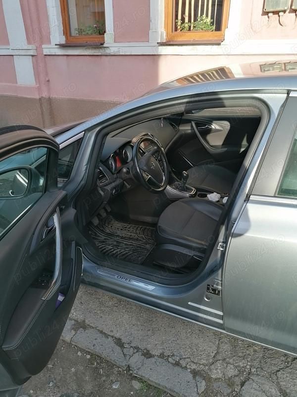 Second-hand Opel Astra 125 CP (91 kW) 2012 Hatchback