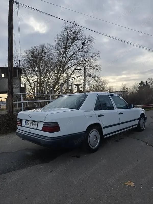 Second-hand Mercedes 200 75 CP (55 kW) 1988 Berlinǎ