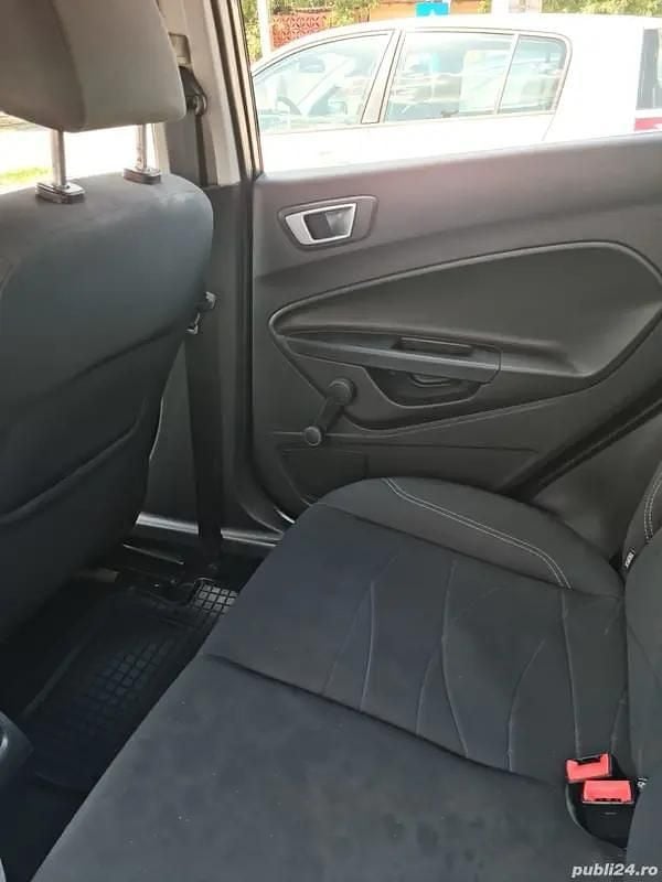 Gri Utilizat 2014 Ford Fiesta Hatchback | 4.600 EUR (Preț bun) - Imagine 1/4