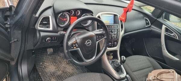 Utilizat 2013 Opel Astra Hatchback | 4.150 EUR (Preț OK) - Imagine 1/4