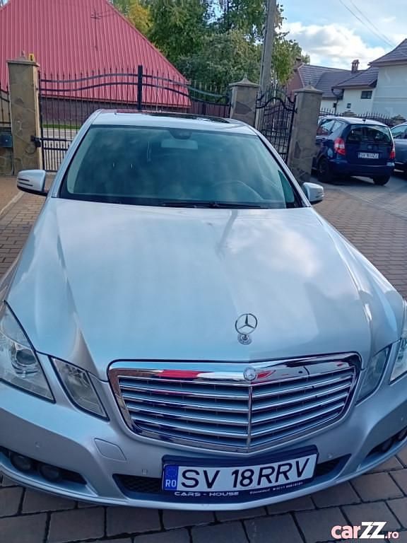 Second-hand Mercedes 220 2011 Berlinǎ