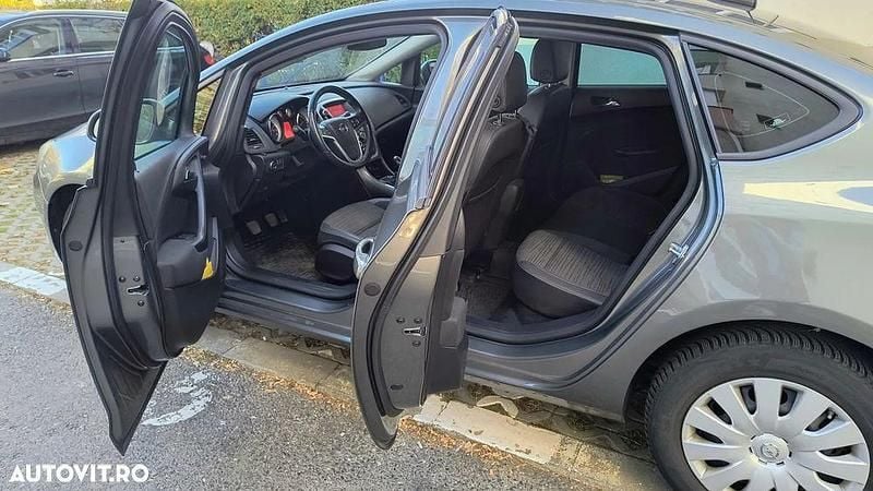 Second-hand Opel Astra Enjoy 115 CP (84 kW) 2018 Culoaregri Berlinǎ