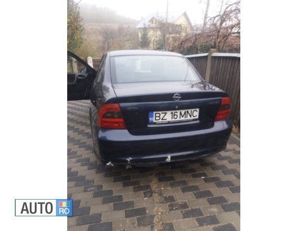 Second-hand Opel Vectra 85 CP (62 kW) 2002 Albastru Berlinǎ
