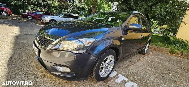 Gri Utilizat 2011 Kia Ceed Edition 7 Hatchback | 3.990 EUR (Preț OK) - Imagine 1/4