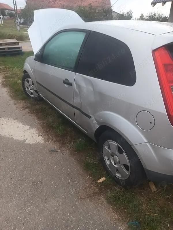 Utilizat 2004 Ford Fiesta Hatchback | 500 EUR (Preț bun) - Imagine 1/4