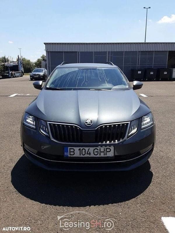 Gri Utilizat 2020 Skoda Octavia Style Break | 11.305 EUR (Super Preț) - Imagine 1/4