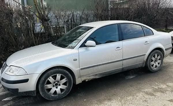 Second-hand VW Passat 180 CP (132 kW) 2003 Gri Berlinǎ