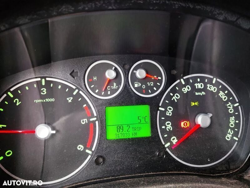 Rosu Utilizat 2010 Ford Tourneo Monovolum | 3.900 EUR - Imagine 1/4