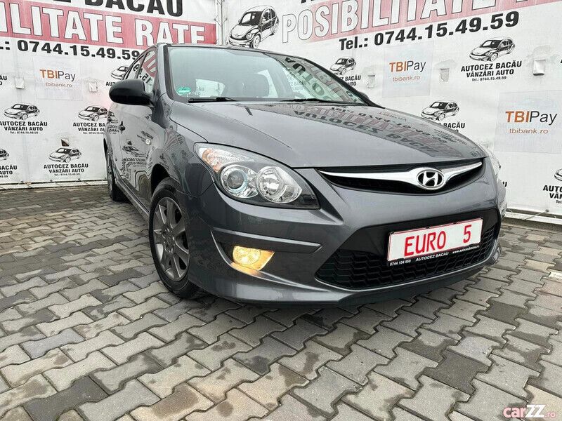 Gri Utilizat 2011 Hyundai i30 Comfort Hatchback | 5.550 EUR (Puțin scump) - Imagine 1/4