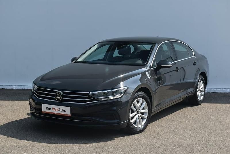 Gri mediu normal Utilizat 2021 VW Passat Comfortline | 19.900 EUR (Super Preț) - Imagine 1/4