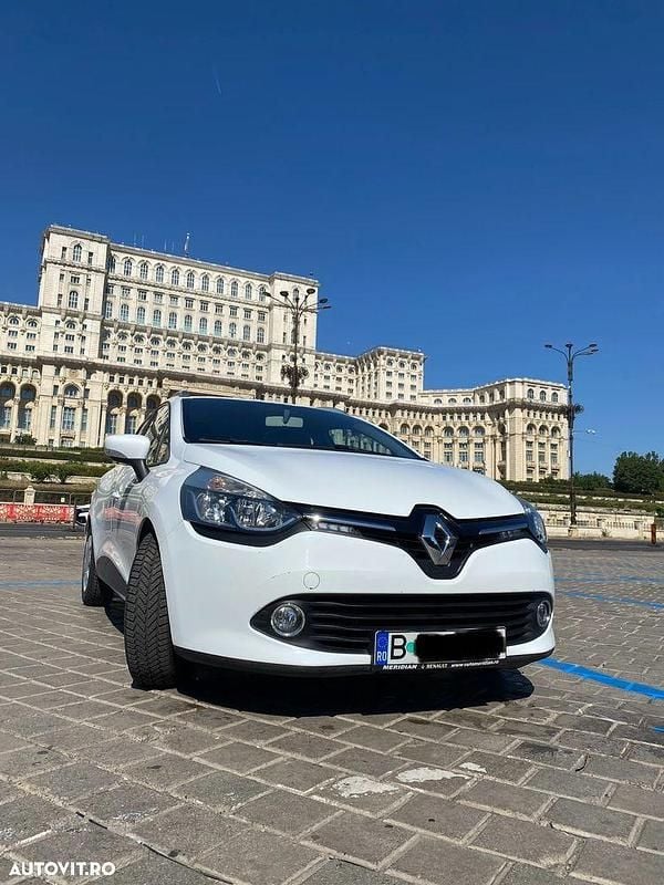 Culoarealb Utilizat 2013 Renault Clio IV Expression Hatchback | 5.600 EUR (Preț OK) - Imagine 1/4
