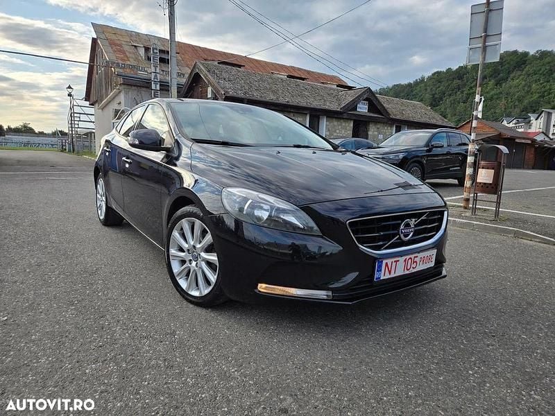 Culoarenegru Utilizat 2012 Volvo V40 Kinetic Break | 6.400 EUR (Preț OK) - Imagine 1/4