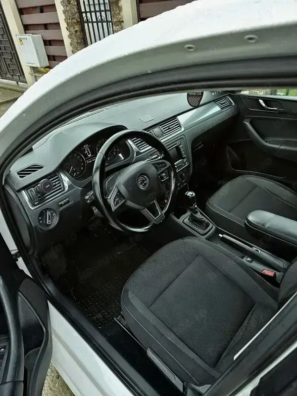 Utilizat 2015 Skoda Rapid Hatchback | 6.500 EUR (Preț OK) - Imagine 1/4