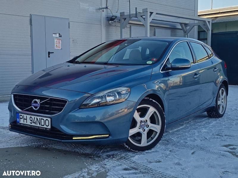 Second-hand Volvo V40 Momentum 115 CP (84 kW) 2013 Culoarealbastru Hatchback