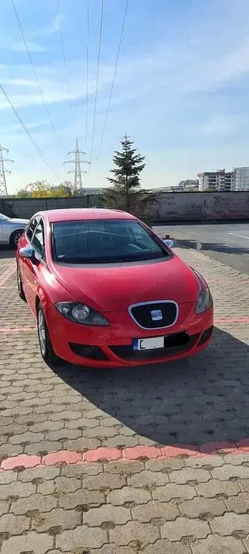 Rosu Utilizat 2006 Seat Leon Hatchback | 2.150 EUR (Preț bun) - Imagine 1/4