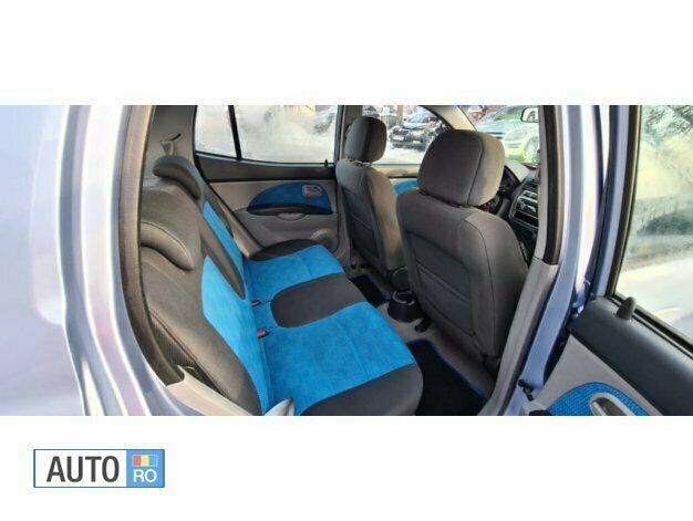 Second-hand Kia Picanto 65 CP (47 kW) 2005 Albastru Hatchback