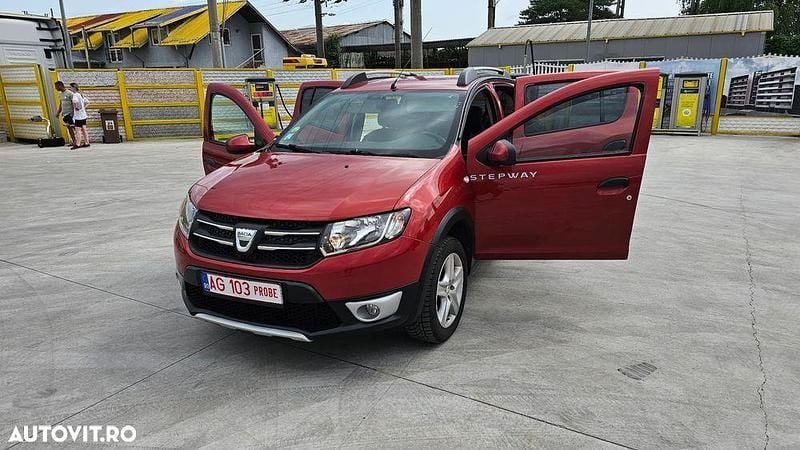 Rosu Utilizat 2016 Dacia Sandero Lauréate Hatchback | 4.990 EUR (Preț bun) - Imagine 1/4
