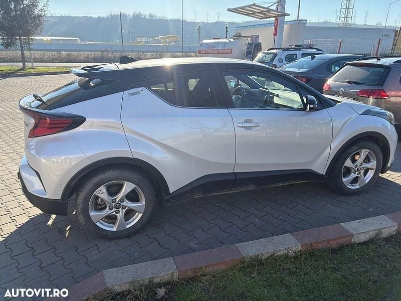 Second-hand Toyota C-HR 184 CP (135 kW) 2023 Culoarealb SUV
