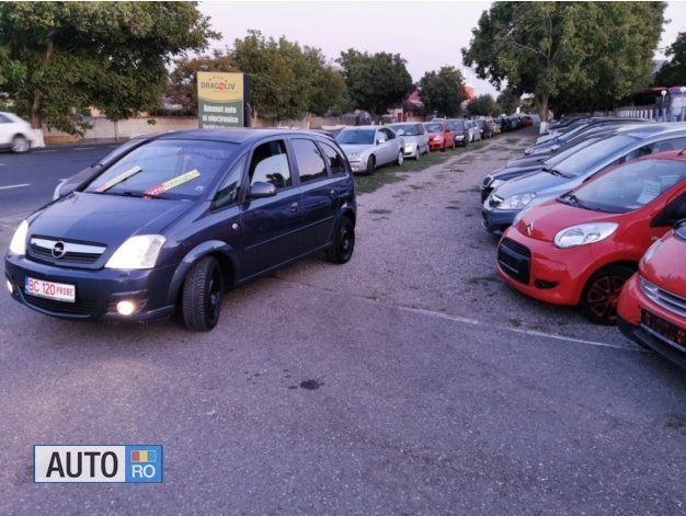 Gri Utilizat 2006 Opel Meriva Monovolum | 2.499 EUR (Preț bun) - Imagine 1/4