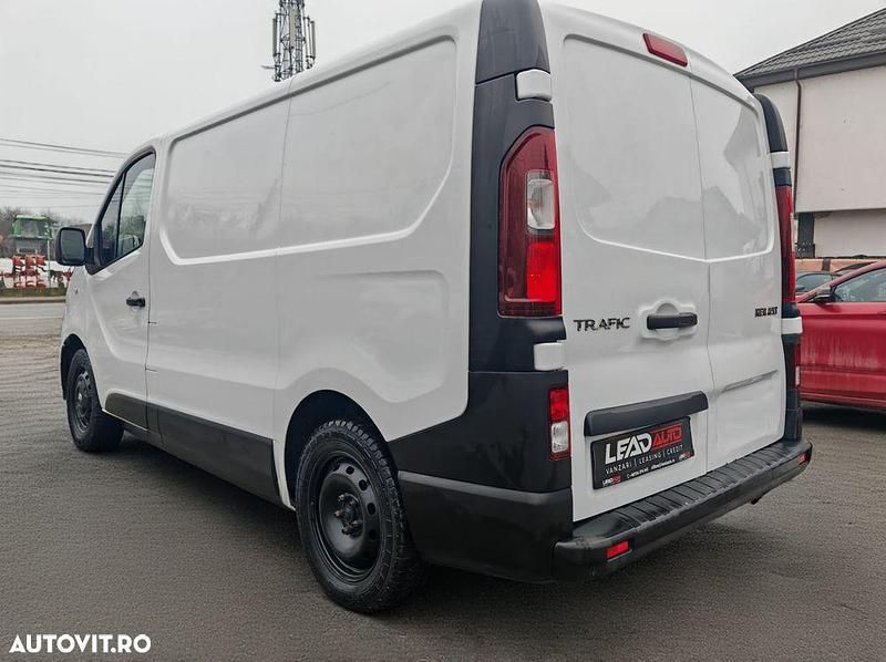 Second-hand Renault Trafic Expression 95 CP (69 kW) 2018 Culoarealb Monovolum