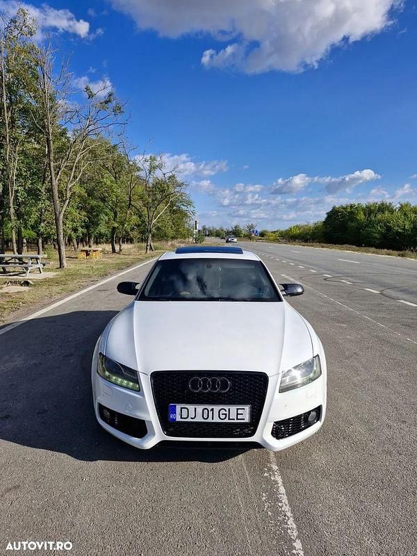 Culoarealb Utilizat 2011 Audi A5 S-Line Coupe | 10.700 EUR (Scump) - Imagine 1/4