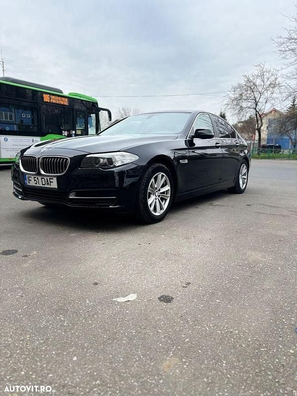 Culoarenegru Utilizat 2014 BMW 520 Berlinǎ | 11.500 EUR (Preț bun) - Imagine 1/4