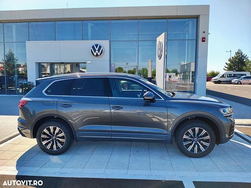 Nouă VW Touareg Elegance 231 CP (169 kW) 2025 Gri SUV