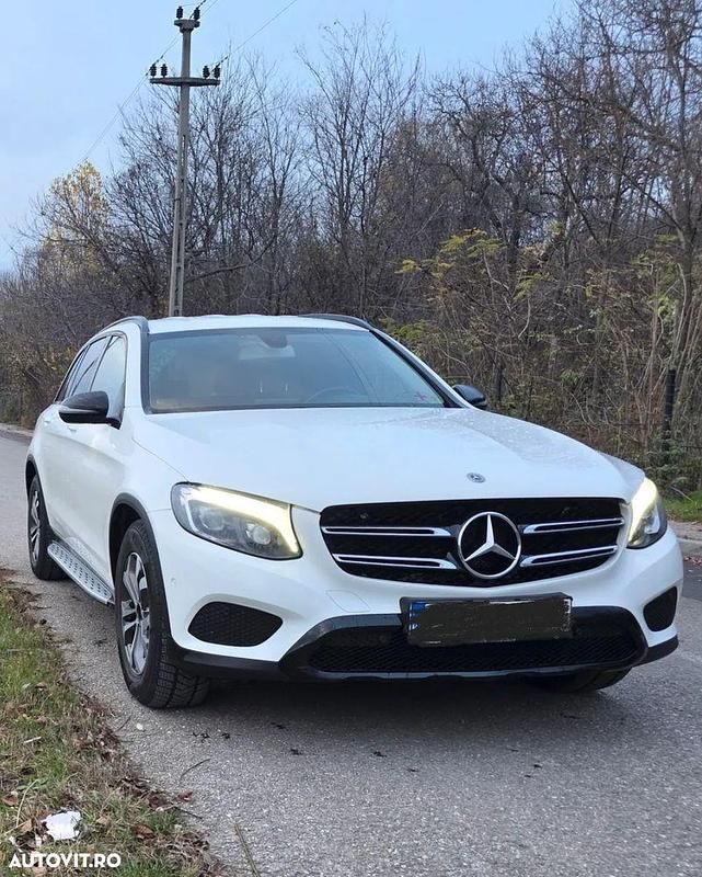 Culoarealb Utilizat 2017 Mercedes GLC220 SUV | 25.500 EUR (Preț bun) - Imagine 1/4
