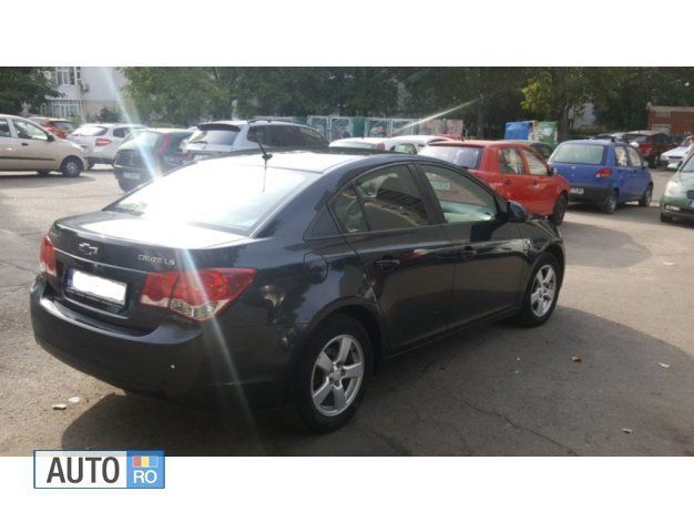 Second-hand Chevrolet Cruze 141 CP (103 kW) 2011 Negru Berlinǎ