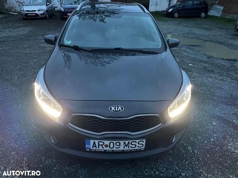 Culoaregri Utilizat 2013 Kia Ceed Sportswagon DREAM-TEAM Edition Break | 5.300 EUR - Imagine 1/4