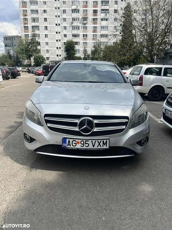 Gri Utilizat 2012 Mercedes A200 Hatchback | 7.600 EUR (Scump) - Imagine 1/4