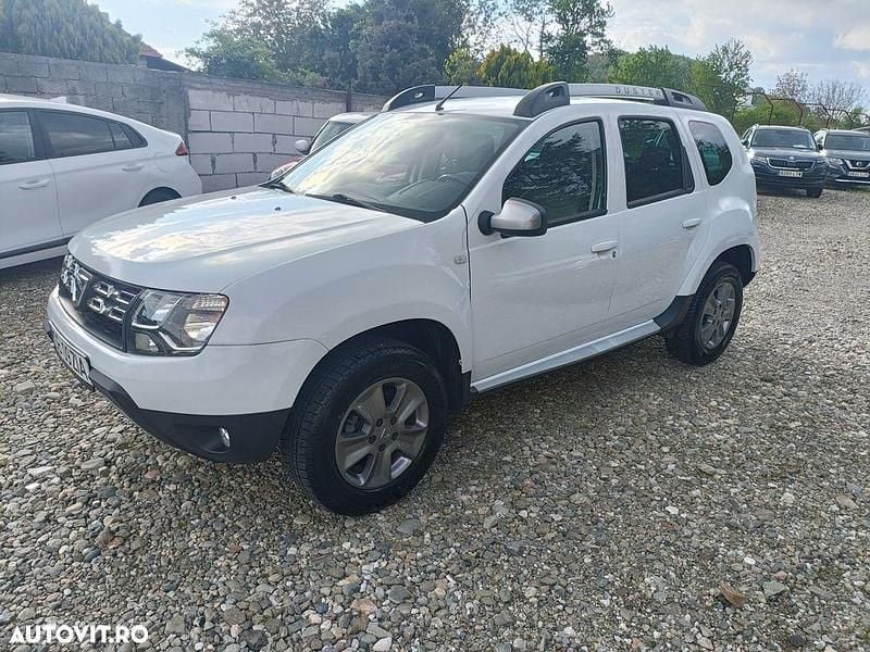 Culoarealb Utilizat 2015 Dacia Duster Lauréate SUV | 6.800 EUR (Preț OK) - Imagine 1/4