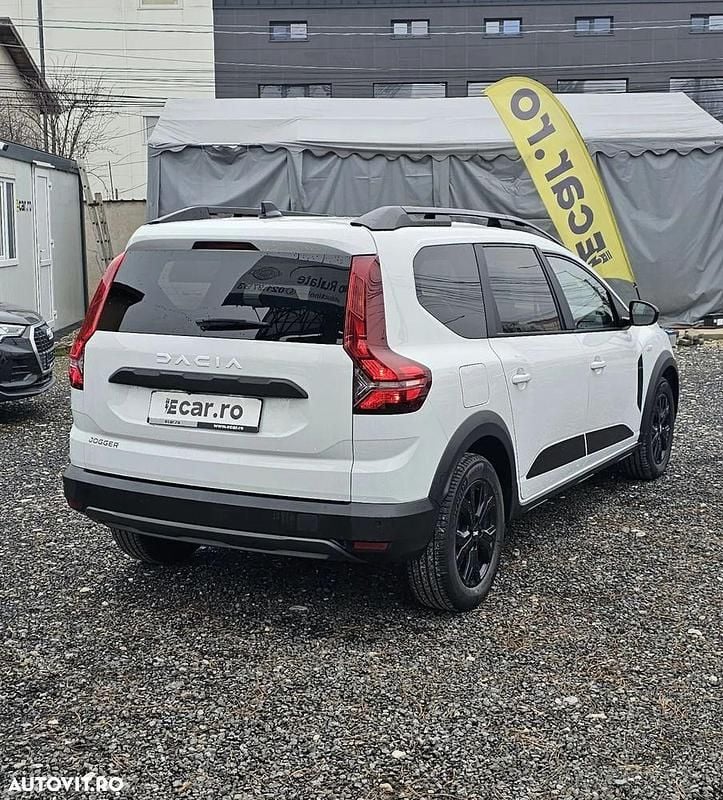 Second-hand Dacia Jogger Extreme 110 CP (80 kW) 2023 Culoarealb Monovolum