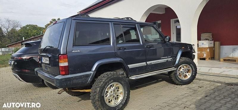 Second-hand Jeep Cherokee 143 CP (105 kW) 2001 Culoarealbastru SUV