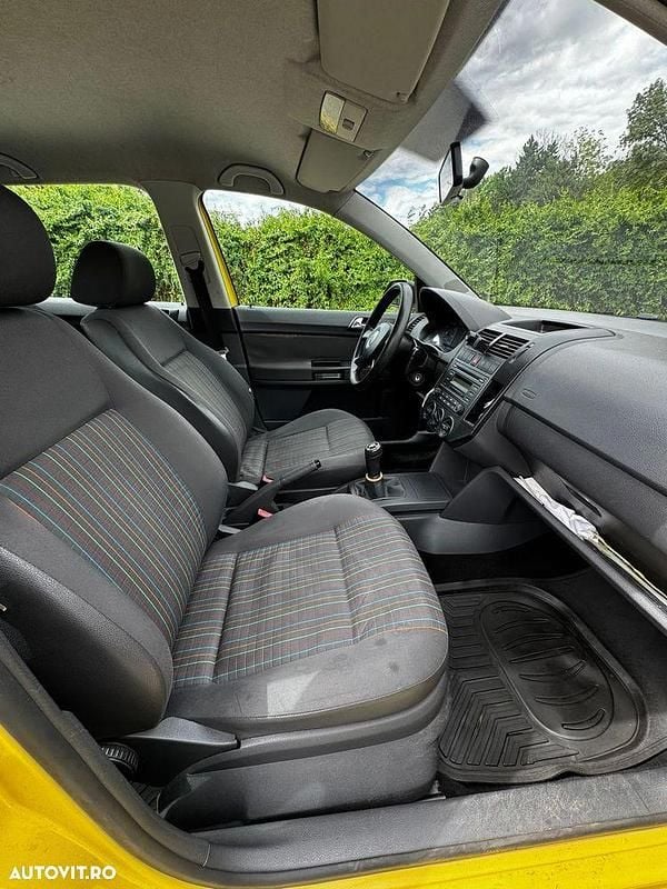 Second-hand VW Polo 64 CP (47 kW) 2007 Culoaregalbeuriu Hatchback