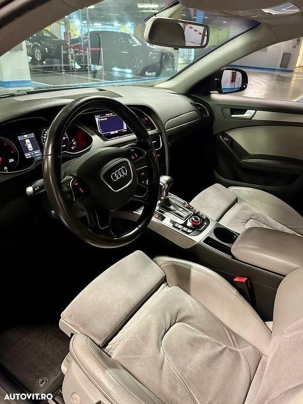 Second-hand Audi A4 S-Line 143 CP (105 kW) 2012 Culoarenegru Berlinǎ