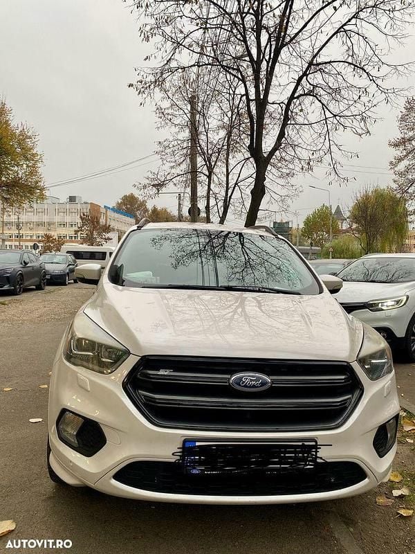 Second-hand Ford Kuga ST-Line 180 CP (132 kW) 2016 Culoarealb SUV