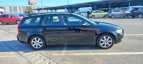 Utilizat 2011 Volvo V50 Break | 2.550 EUR (Preț bun) - Imagine 1/4