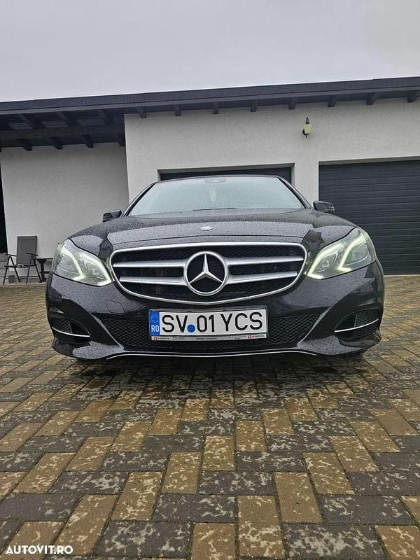 Culoarenegru Utilizat 2016 Mercedes E220 Berlinǎ | 21.000 EUR (Preț OK) - Imagine 1/4